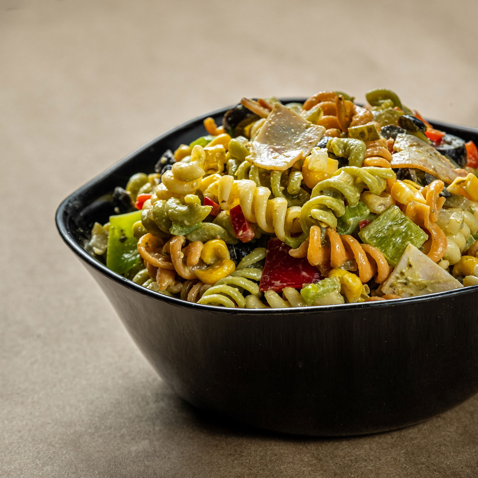 Nudelsalat mit Honig-Senfdressing