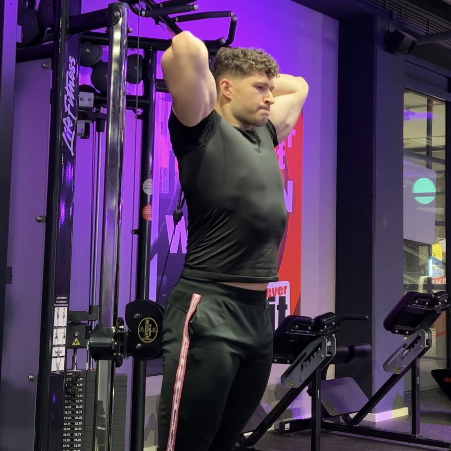 Überkopf Trizeps Extension am Kabelzug