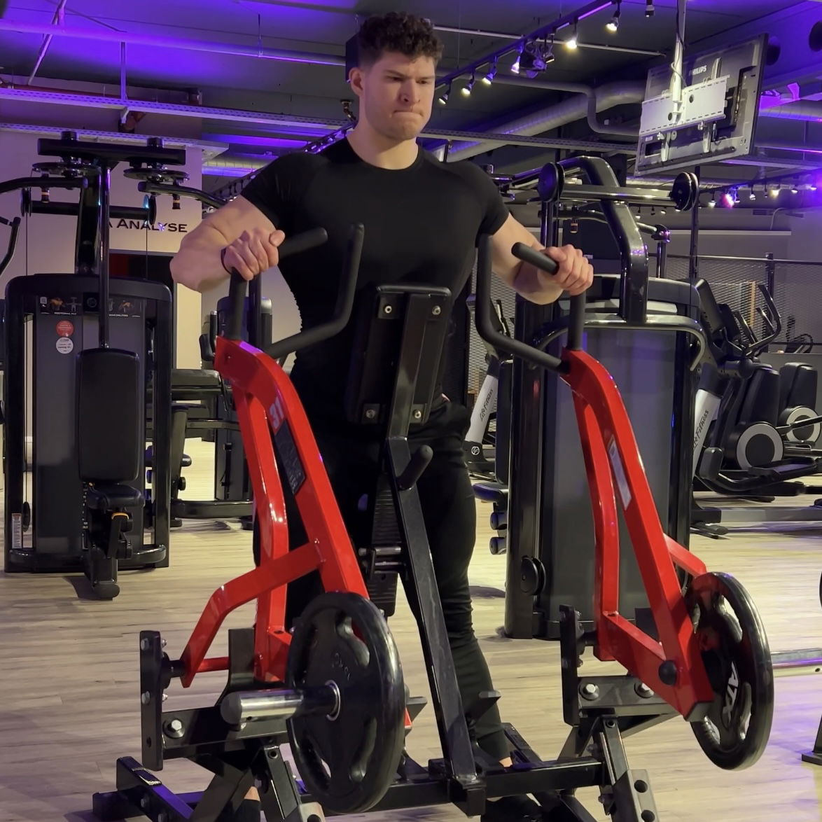 Rudern breit an der Maschine