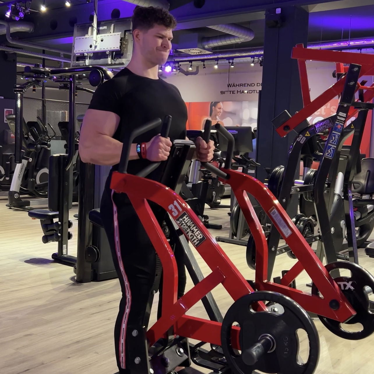 Rudern eng an der Maschine