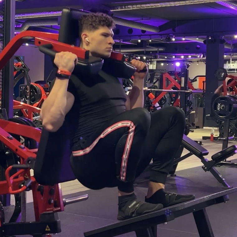 V-Squat an der Maschine