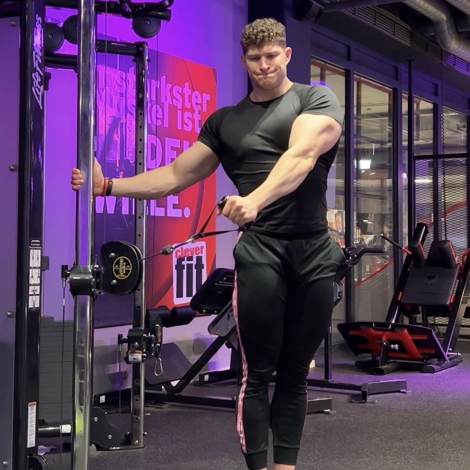 Lateral Arounds am Kabelzug