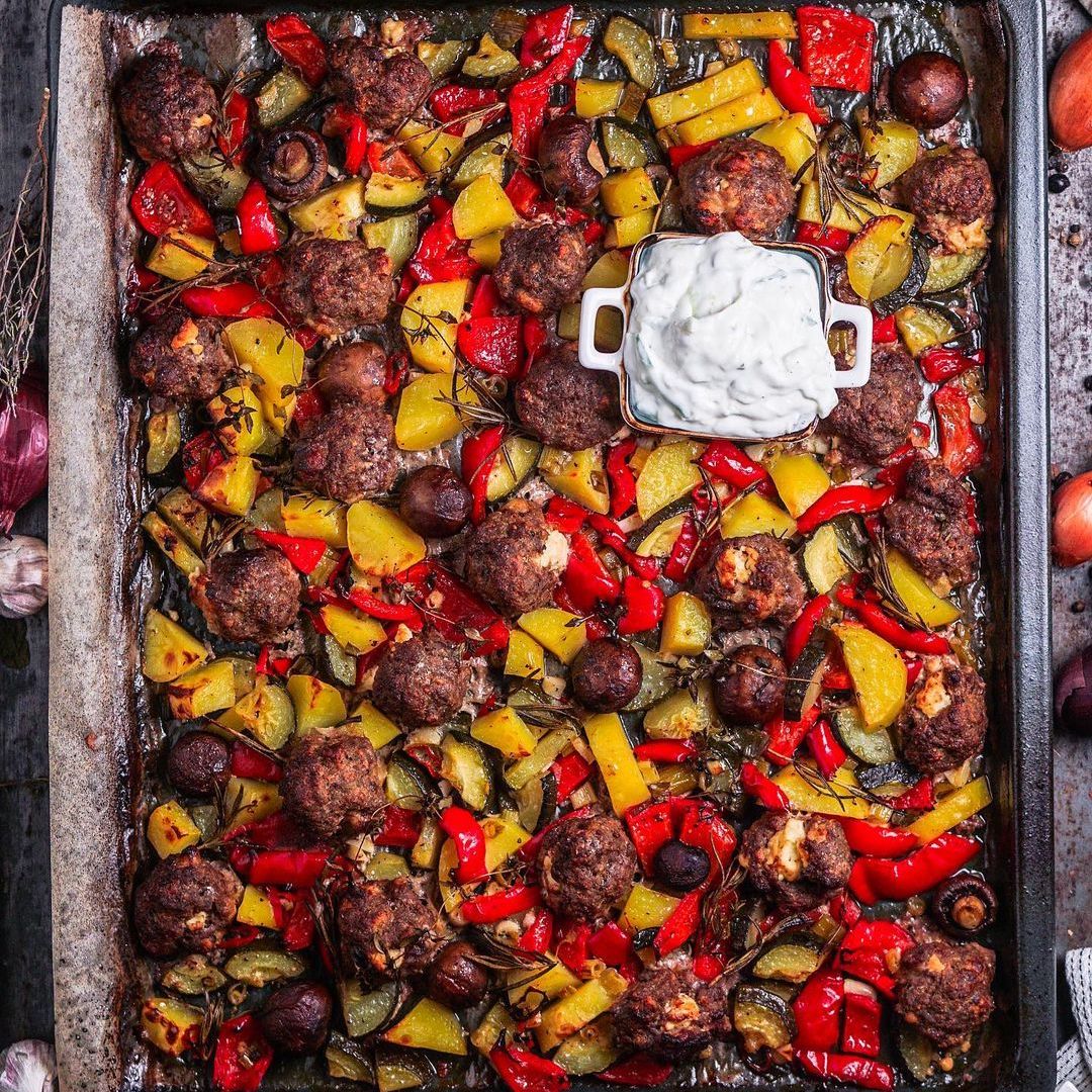 Ofengemüse mit Feta Hackbällchen