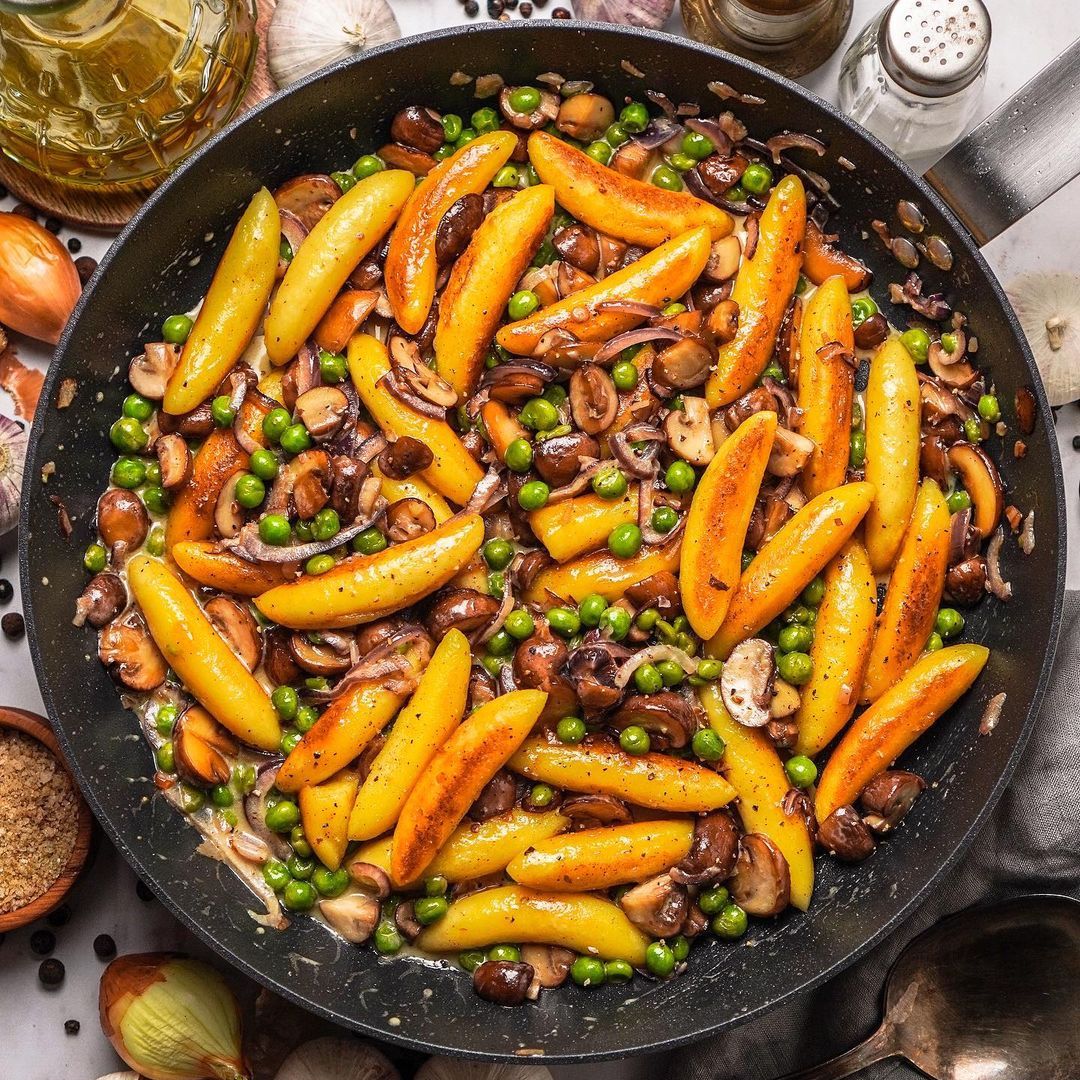 Schupfnudeln mit Erbsen und Pilzen