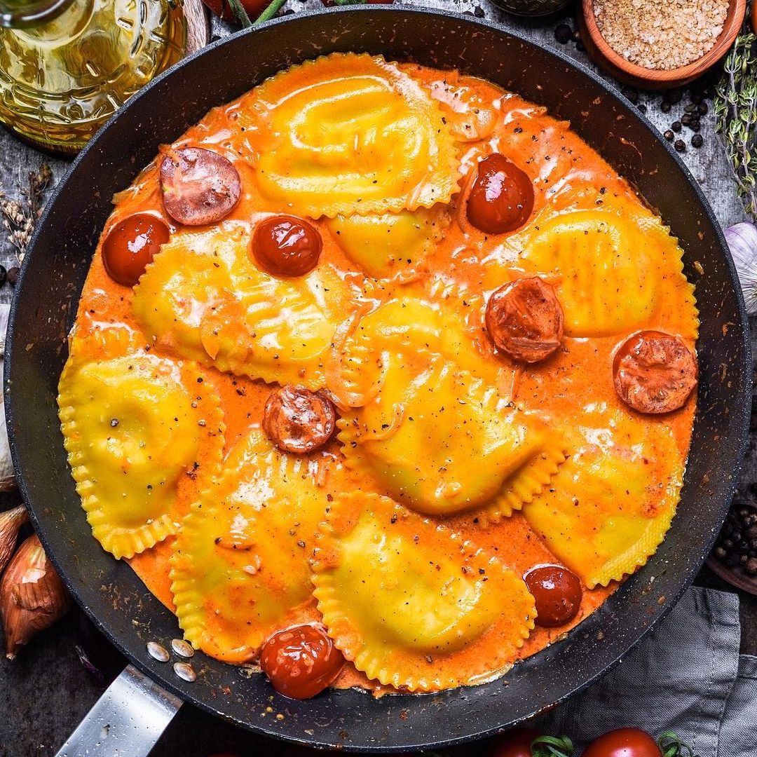 Ravioli mit gebratenen Kirschtomaten