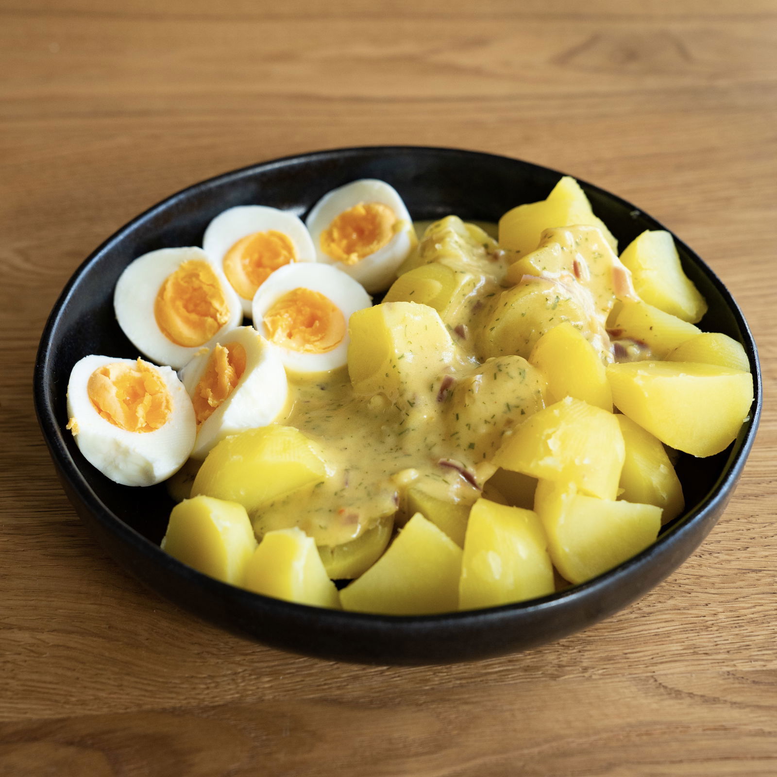 Senfeier mit Kartoffeln