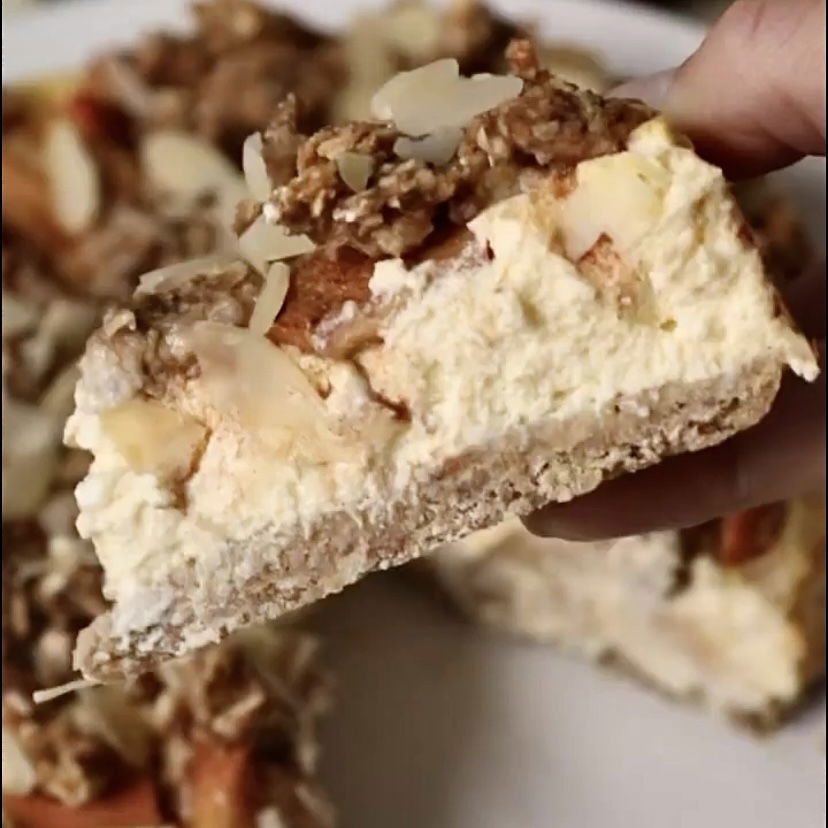 Apple Crumble Cheesecake