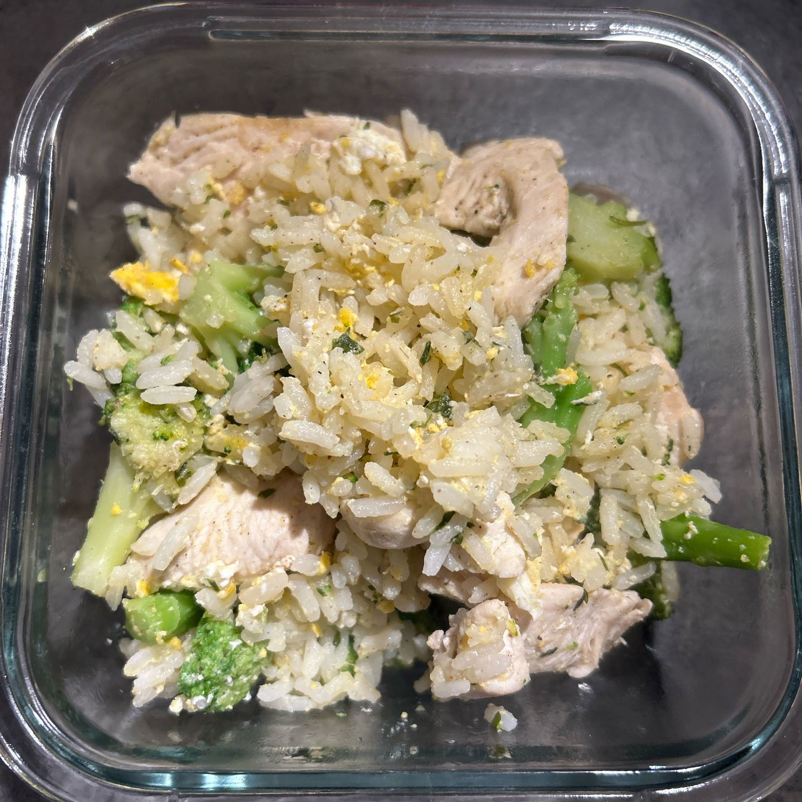 Hähnchen, Brokkoli mit Reis und Ei