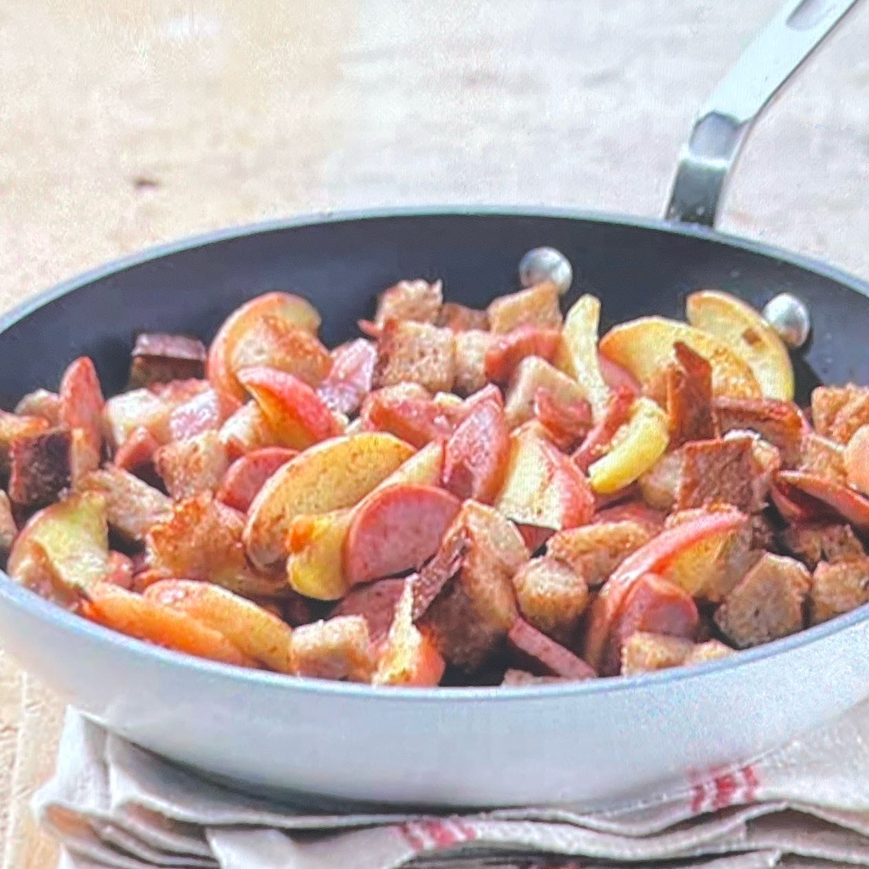 Cervelat mit kartoffeln