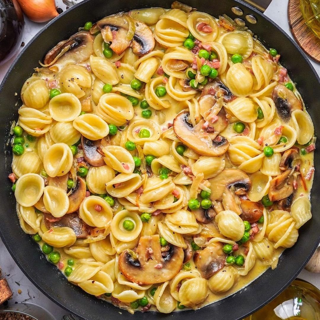 Orecchiette mit Pilzen, Erbsen und Huhn