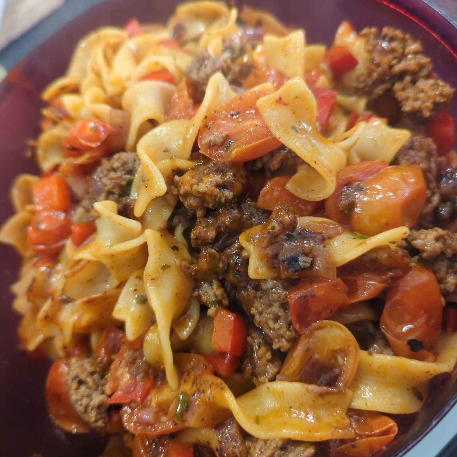 Tomate-Paprika-Nudel-Hackpfanne