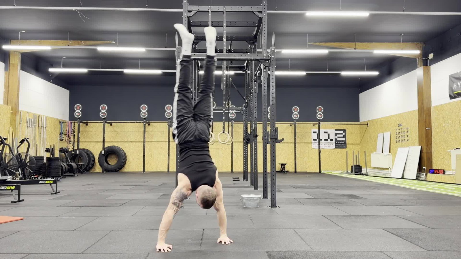 Handstand Shoulder Taps