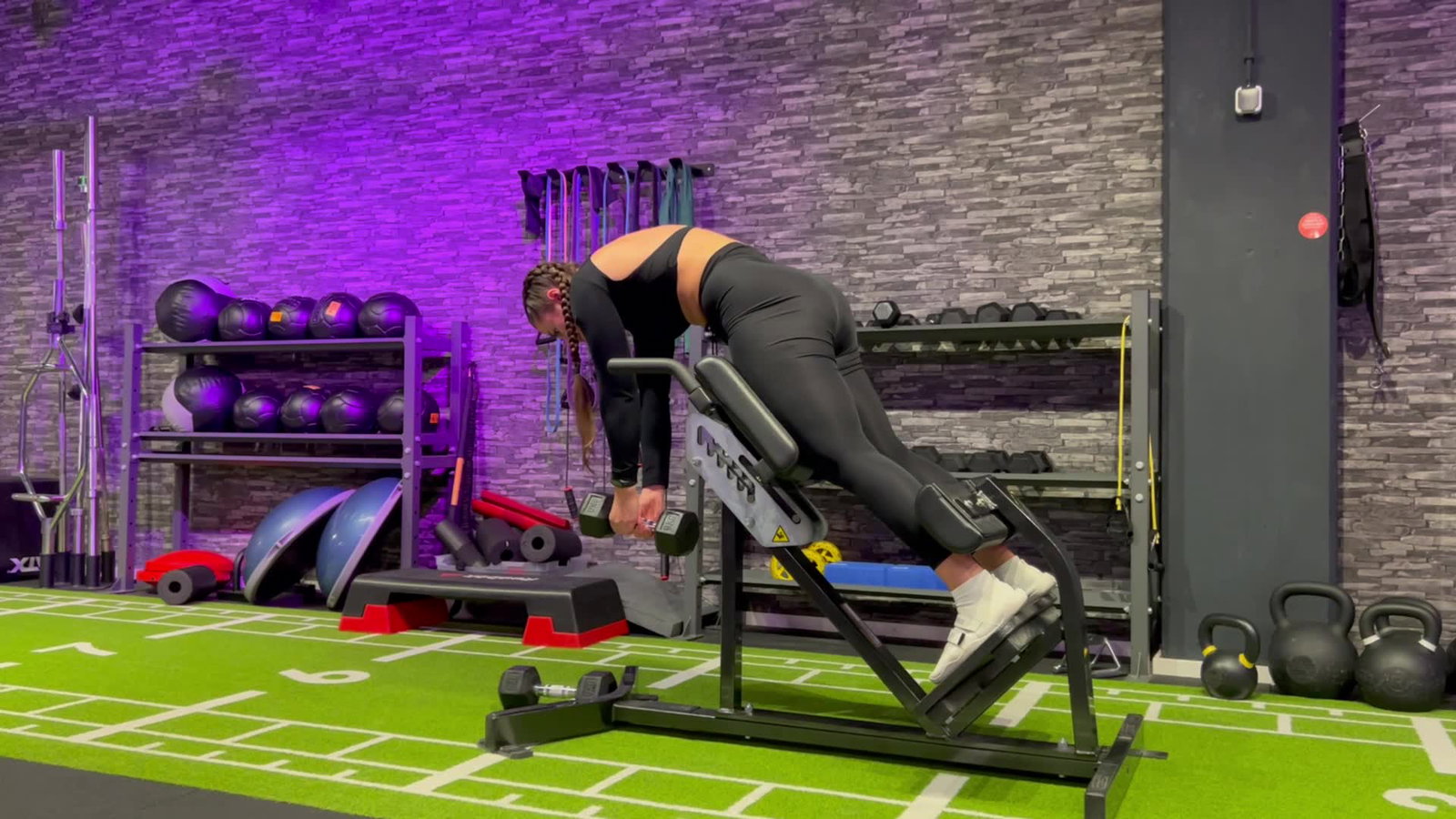 (Fokus auf Po/Hamstrings)