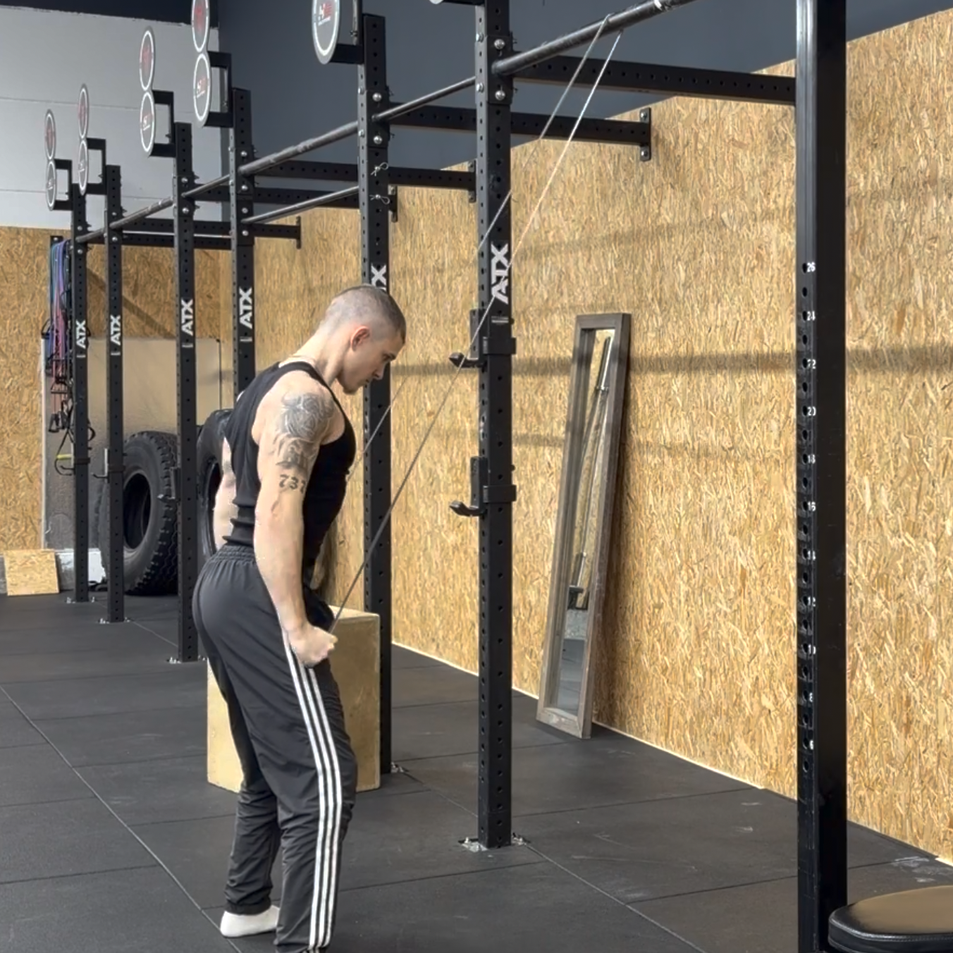 Lat pulldown Background