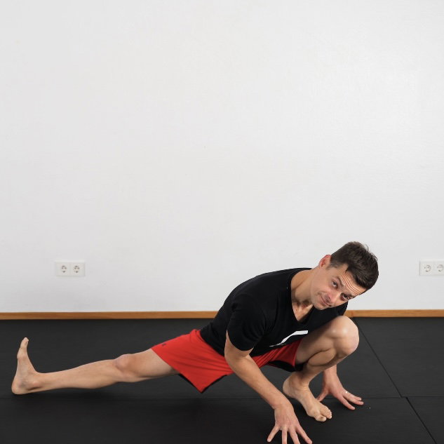 Cossack Squat assisted heels up Background